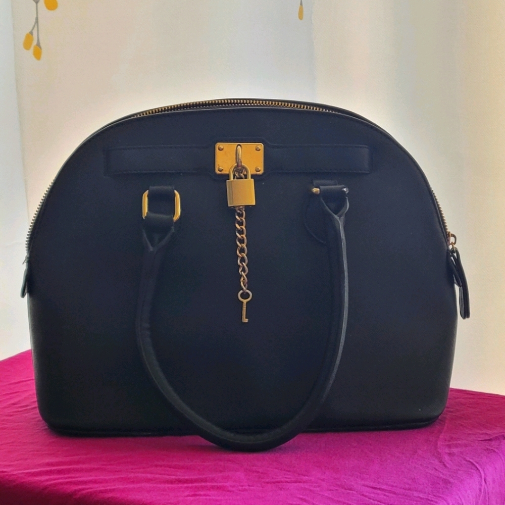 Purse - Picture 1 of 6
